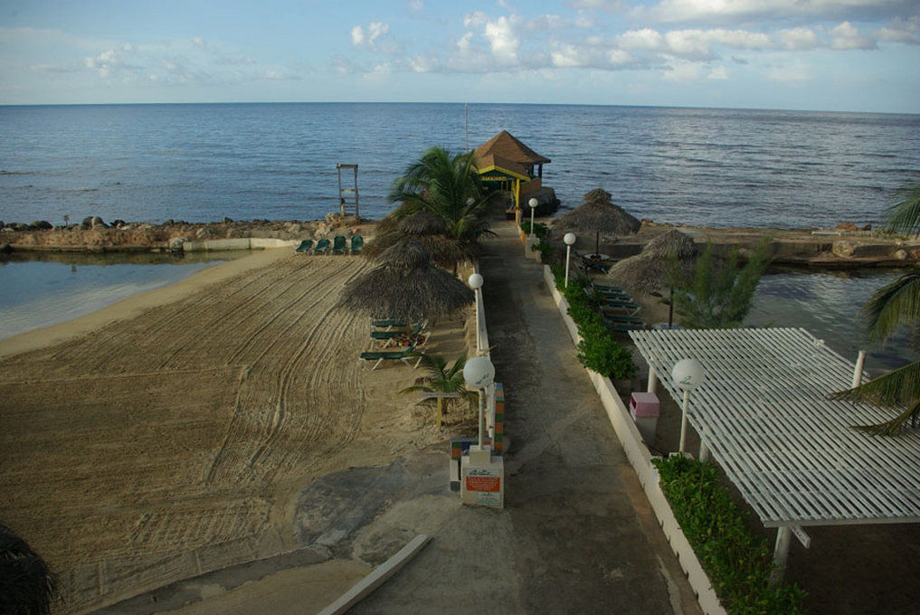 Club Ambiance (Adults Only) Hotel Runaway Bay Exterior photo