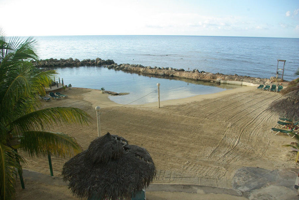 Club Ambiance (Adults Only) Hotel Runaway Bay Exterior photo